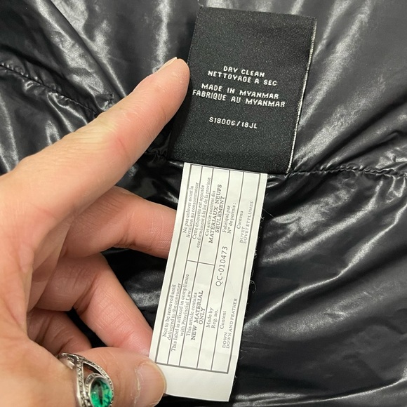 Like New Women’s X-Small Aqua Down Vest With Faux-fur Trim Hood In Camouflage - Picture 11 of 12